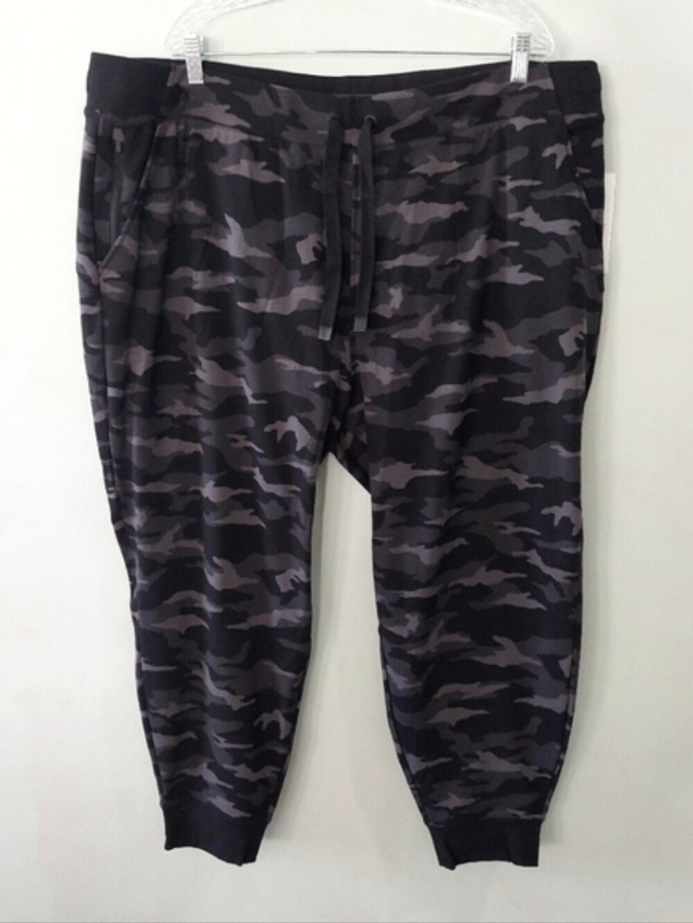 Athleta Triumph Printed Joggers 3X Black Gray Camo Camouflage Pattern Pockets